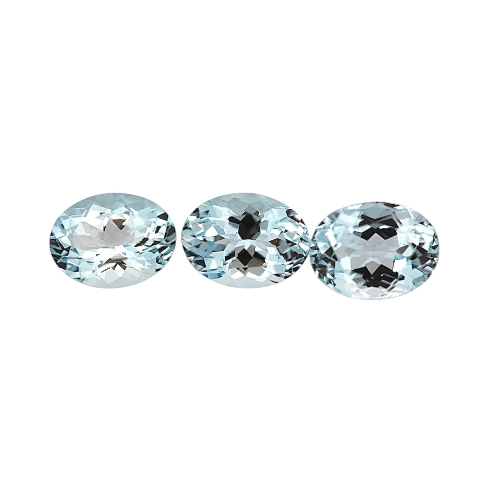 Aquamarine - Oval - 6 x 4 mm (Light Blue)