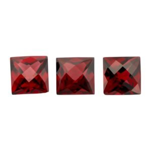 Garnet – Square Chess Cut – 7 mm
